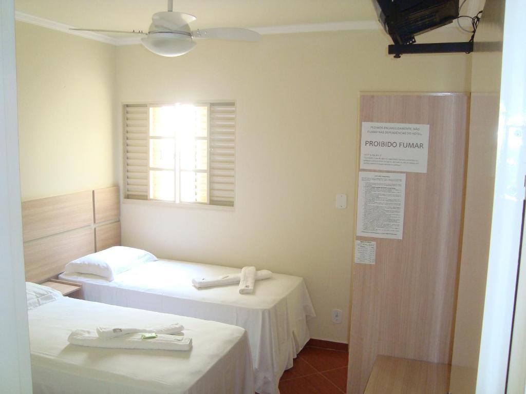 Hotel Perez Pouso Alegre Zimmer foto
